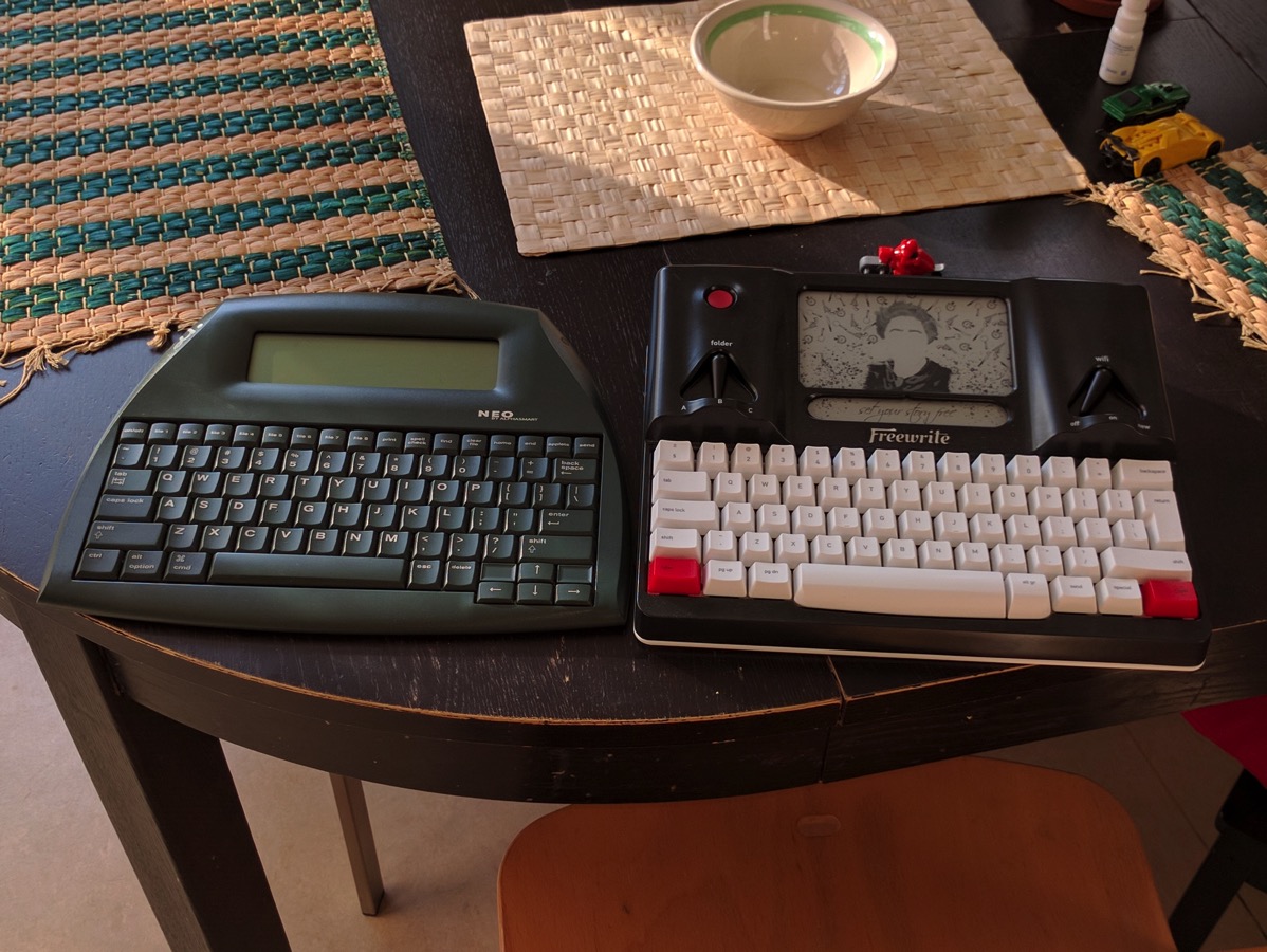 AlphaSmart NEO2 Word Processor – Battery Powered, USB, Fully Functional